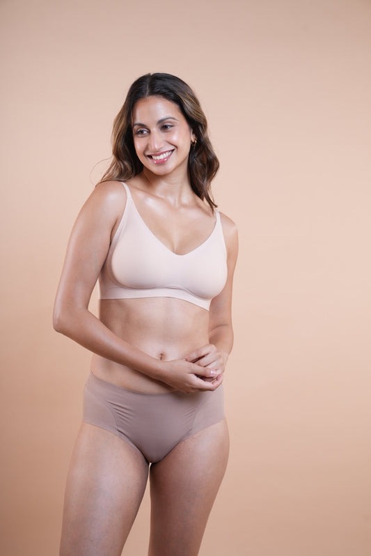 Meet your new favorite: LayBareShop’s Signature T-Shirt Bra. Seam-free, wireless, featherlight and invisible — designed for real comfort, every single day.